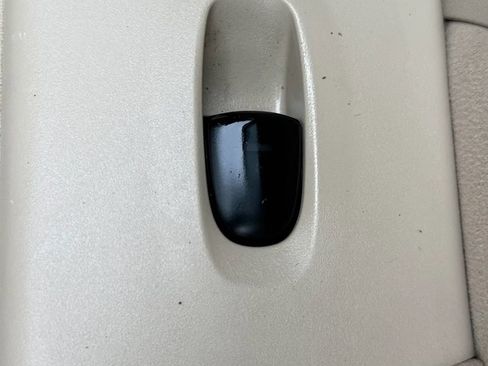 Used 2013 Nissan Pathfinder SV AWD/4WD image 31