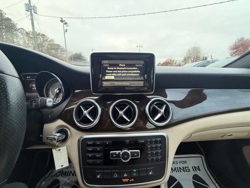 Used 2014 Mercedes-Benz CLA 250 image 16