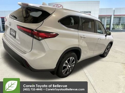 Certified 2023 Toyota Highlander XLE image 5