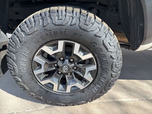 Used 2021 Toyota Tacoma TRD Off-Road w/ Technology Package image 13