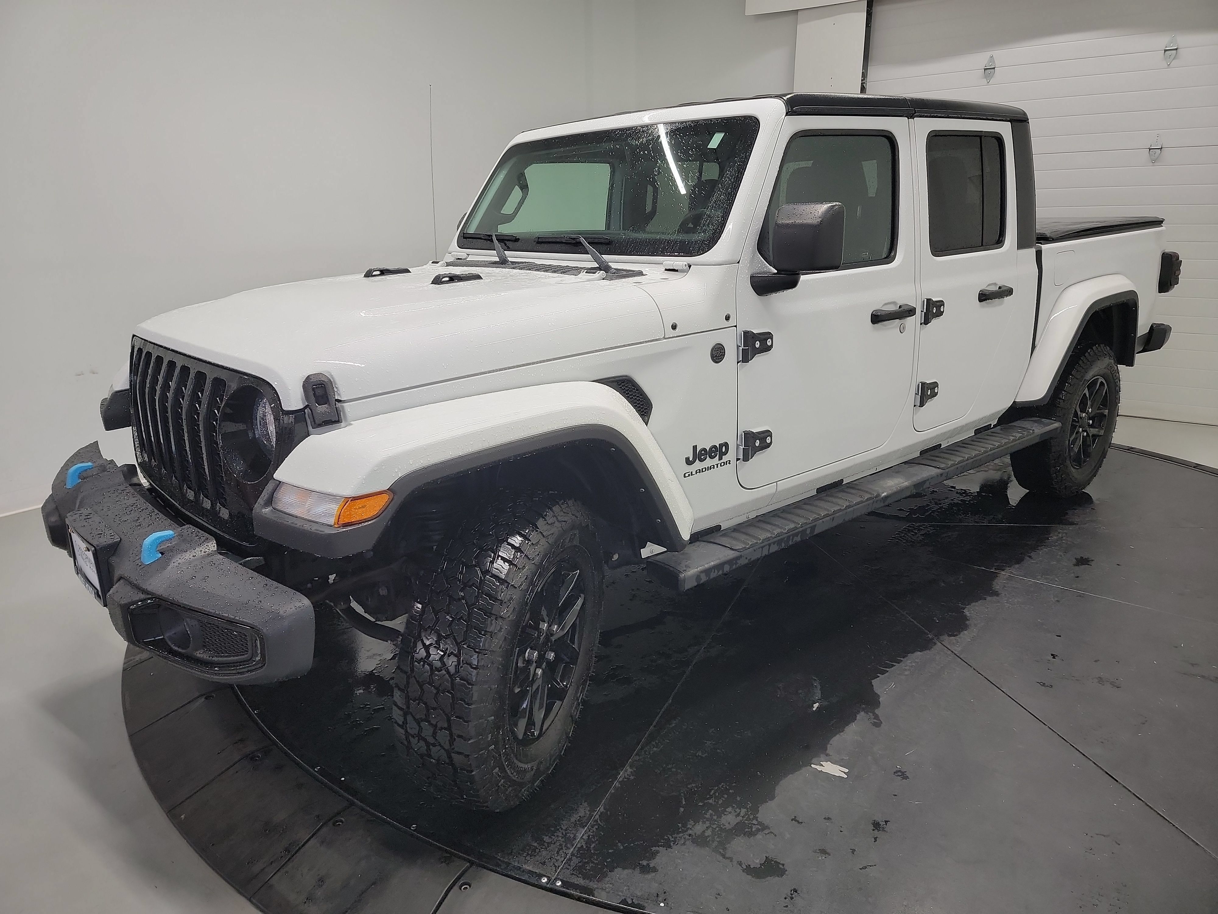 Used 2022 Jeep Gladiator Sport AWD/4WD image 3