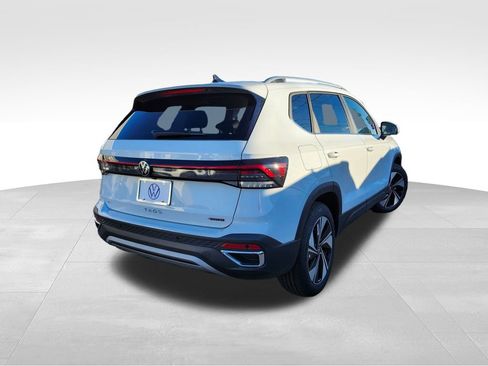 New 2026 Volkswagen Taos SE image 6
