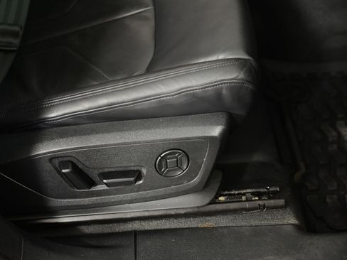 Certified 2025 Audi Q3 2.0T Premium Plus w/ Premium Plus Package image 11