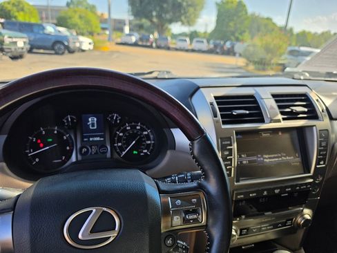 Used 2017 Lexus GX 460 Premium w/ Premium Package AWD/4WD image 9