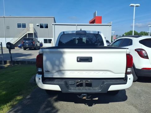 Used 2019 Toyota Tacoma SR5 RWD image 3