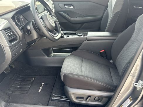 Used 2023 Nissan Rogue SV AWD/4WD image 9
