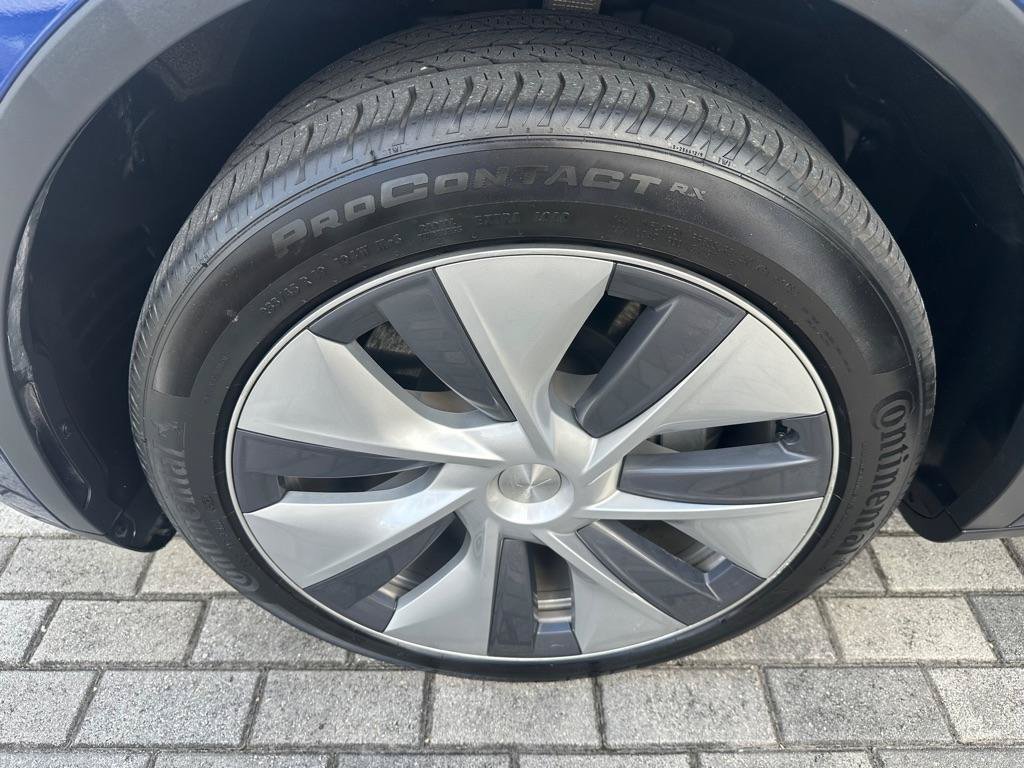 Used 2024 Tesla Model Y 2WD image 28