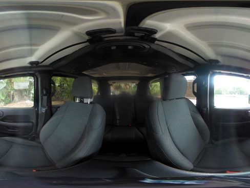 Used 2025 Jeep Wrangler Unlimited Sahara AWD/4WD image 43