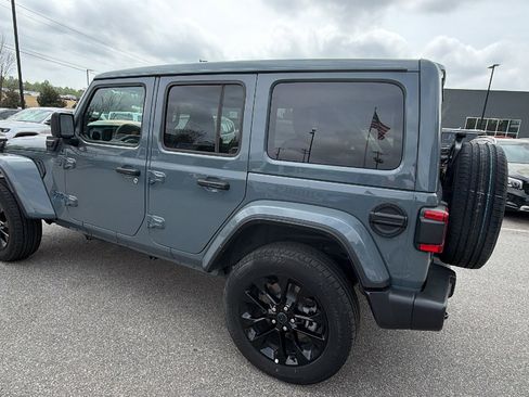 Used 2025 Jeep Wrangler Sahara w/ Safety Group image 10