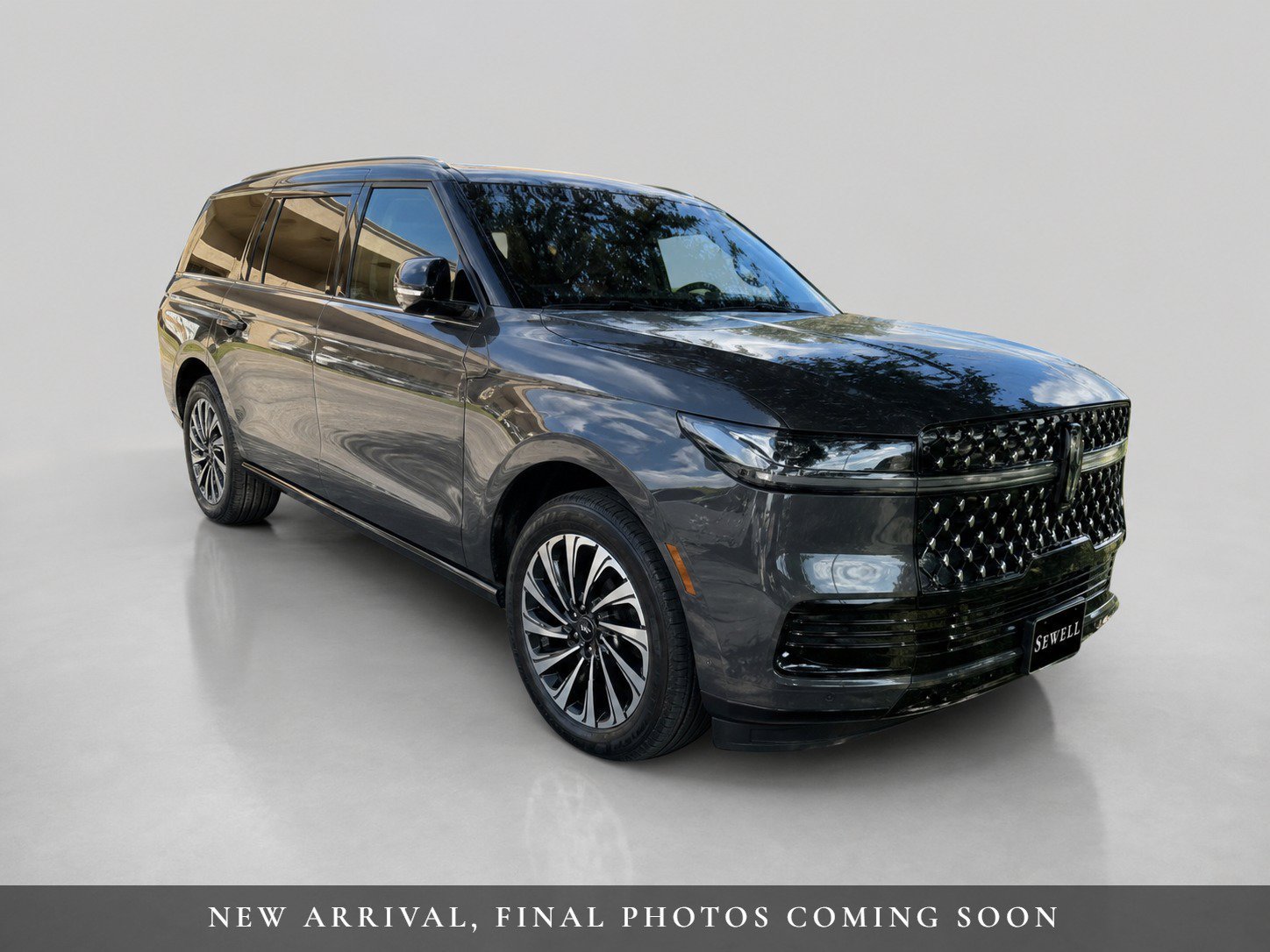 Used 2025 Lincoln Navigator L Black Label AWD/4WD image 2