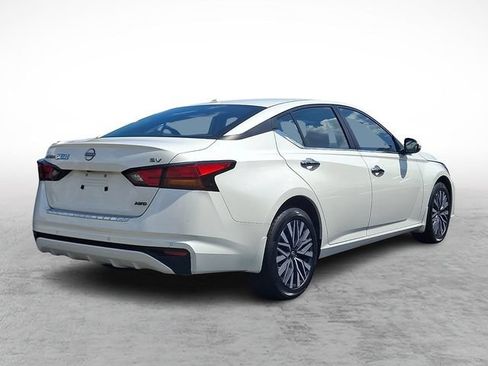 Used 2023 Nissan Altima 2.5 SV AWD/4WD image 6