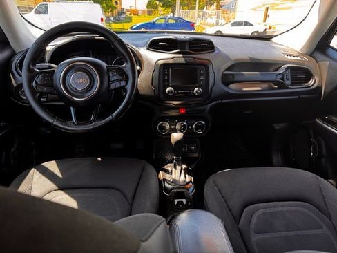 Used 2017 Jeep Renegade Altitude FWD image 22