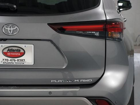 Certified 2026 Toyota Highlander Platinum AWD/4WD image 10