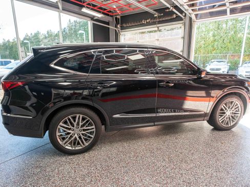Used 2022 Acura MDX SH-AWD w/ Advance Package image 4
