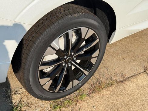 New 2026 Volvo XC60 T8 Plus w/ Climate Package AWD/4WD image 4