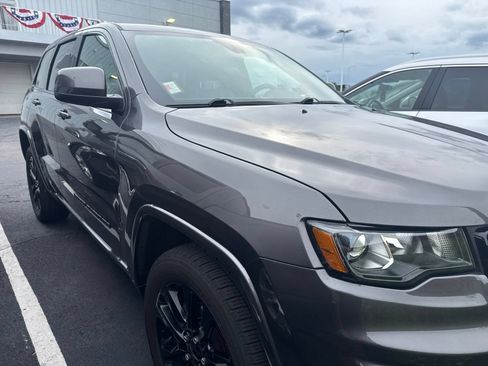 Used 2020 Jeep Grand Cherokee Altitude AWD/4WD image 2