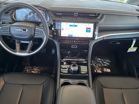 New 2026 Jeep Grand Cherokee Limited AWD/4WD image 12