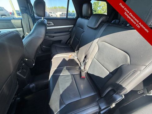 Used 2017 Ford Explorer XLT w/ Equipment Group 202A AWD/4WD image 31