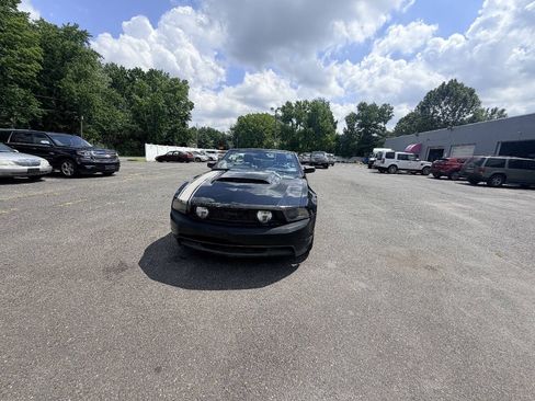 Used 2010 Ford Mustang GT Premium RWD image 3