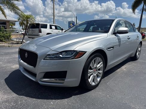 Used 2018 Jaguar XF Premium RWD image 10