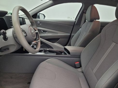 Used 2021 Hyundai Elantra SE FWD image 17