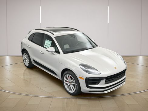 Certified 2026 Porsche Macan S AWD/4WD image 36