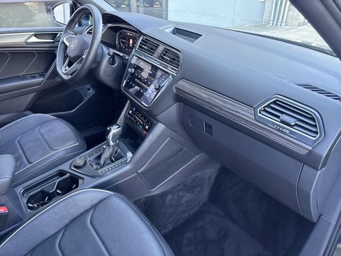 Used 2023 Volkswagen Tiguan SEL R-Line image 23