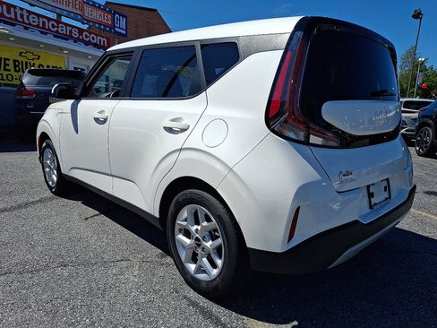 Used 2025 Kia Soul LX w/ LX Technology Package FWD image 3