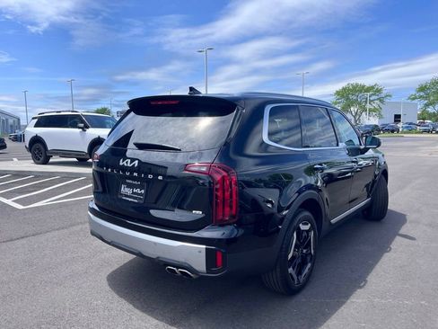 Used 2023 Kia Telluride S AWD/4WD image 3