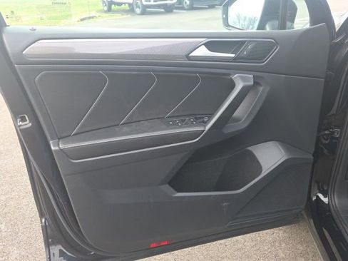 Used 2023 Volkswagen Tiguan SE R-Line image 25