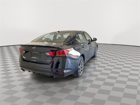 Certified 2024 Nissan Altima 2.0 SR image 11