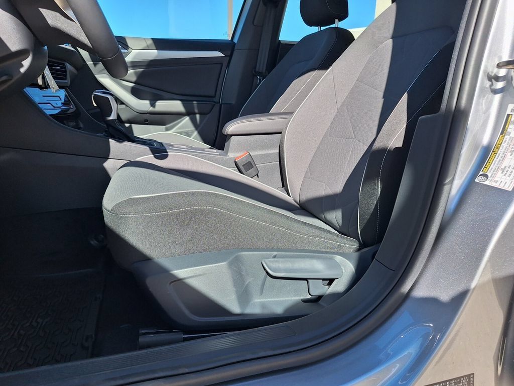 Used 2026 Volkswagen Jetta Sport FWD image 23