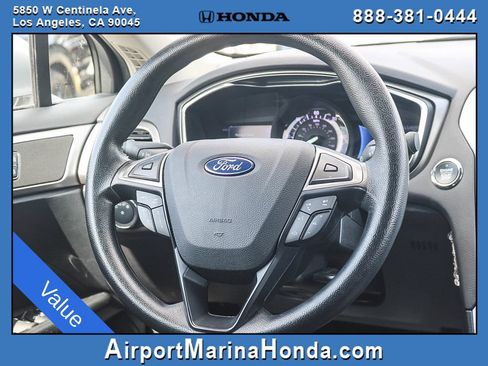Used 2020 Ford Fusion SE FWD image 9
