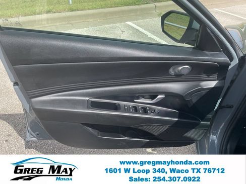 Used 2022 Hyundai Elantra SEL w/ Convenience Package FWD image 10