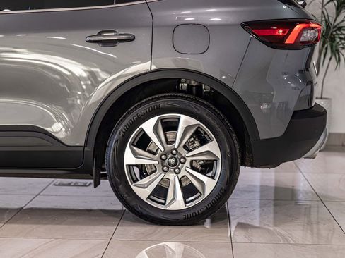 Used 2025 Ford Escape Platinum image 8