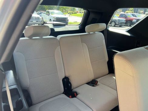 Used 2023 Chevrolet Traverse LS w/ Safety Package FWD image 11