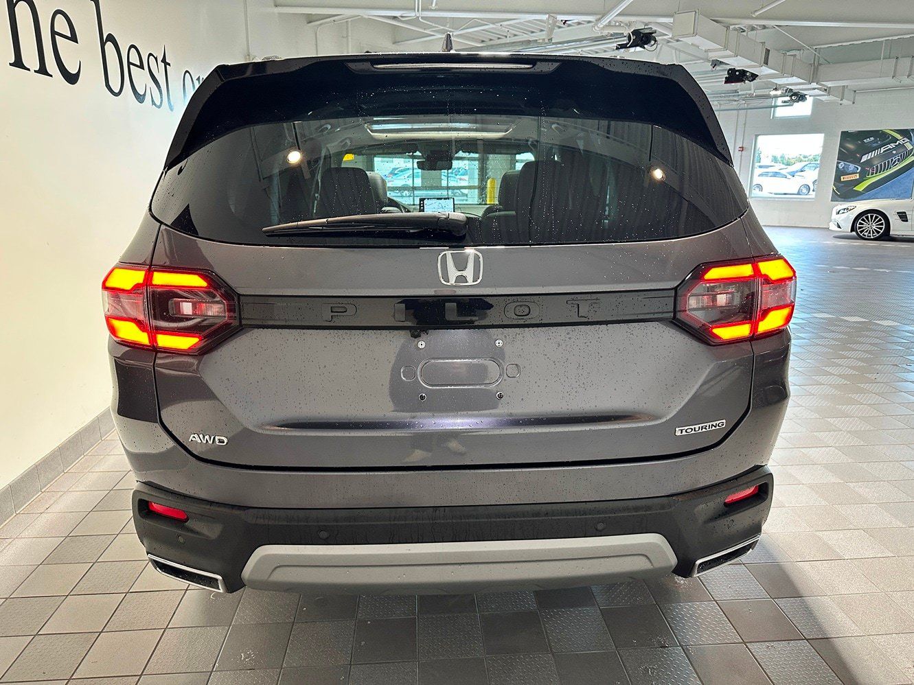 Used 2025 Honda Pilot Touring image 5