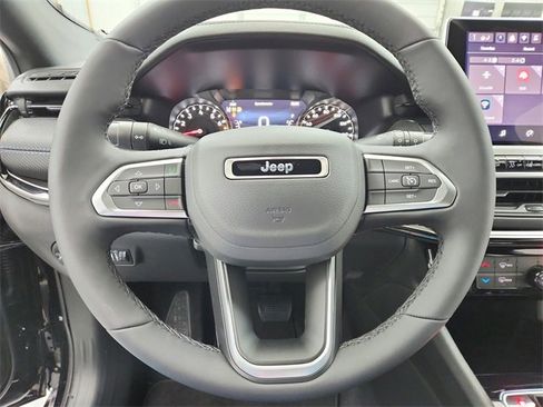 New 2026 Jeep Compass Latitude image 22