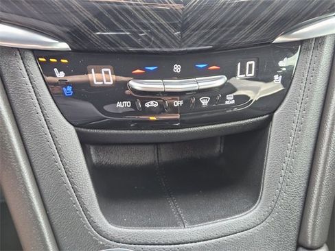 Used 2021 Cadillac XT6 Premium Luxury image 19