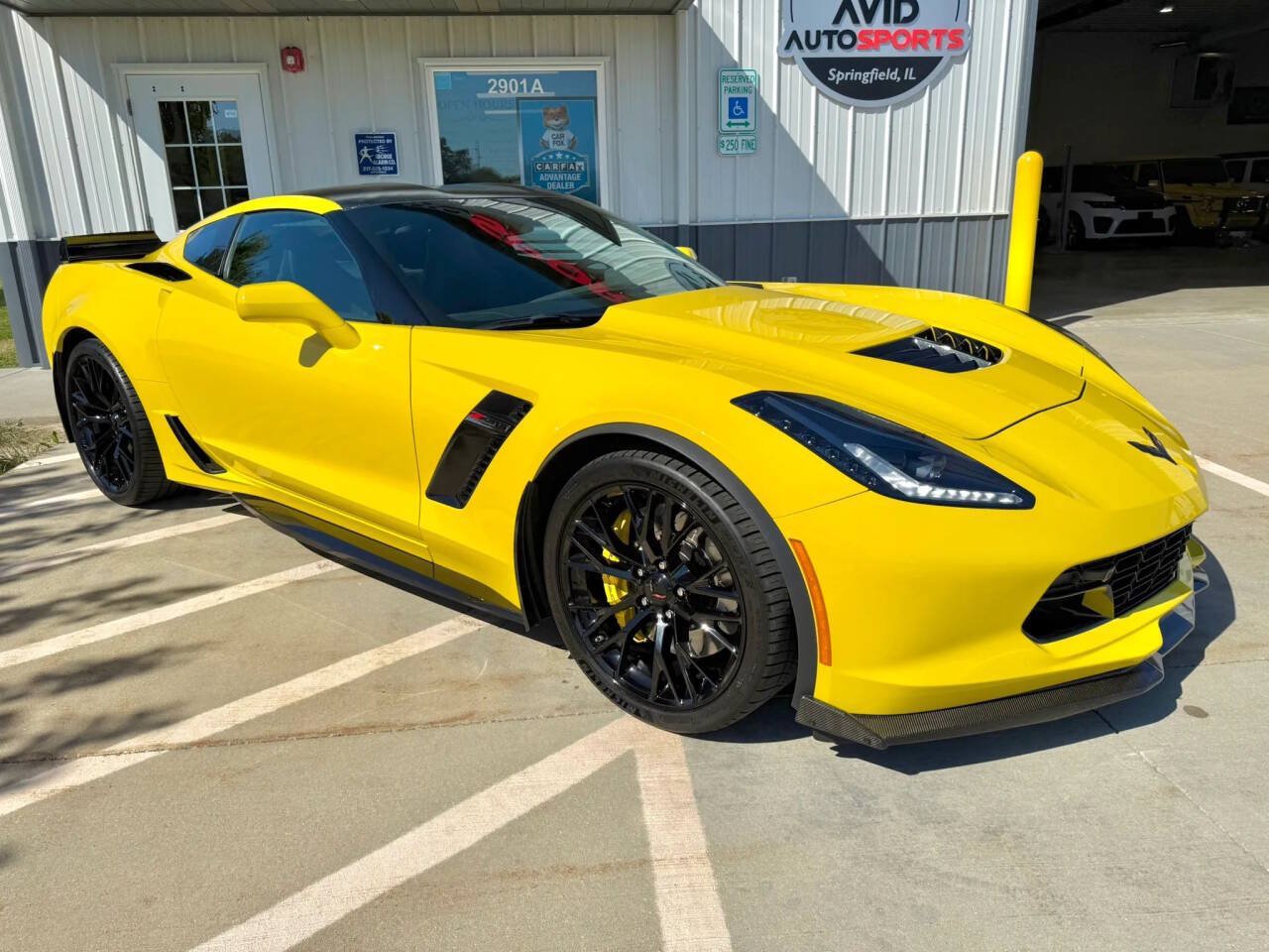 Used 2018 Chevrolet Corvette Z06 RWD image 2