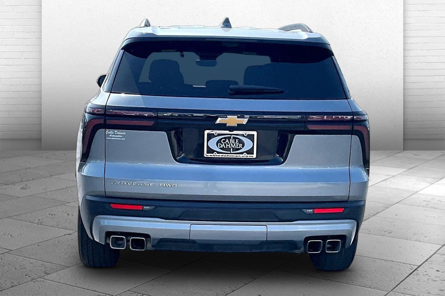 Used 2026 Chevrolet Traverse LT w/ Driver Confidence Package AWD/4WD image 3