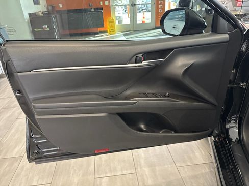 Used 2022 Toyota Camry SE w/ Convenience Package image 12