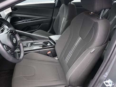 Certified 2025 Hyundai Elantra Sport image 13
