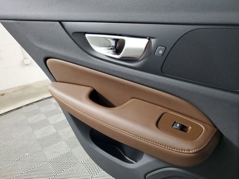 Used 2025 Volvo V60 B5 Cross Country Plus image 20