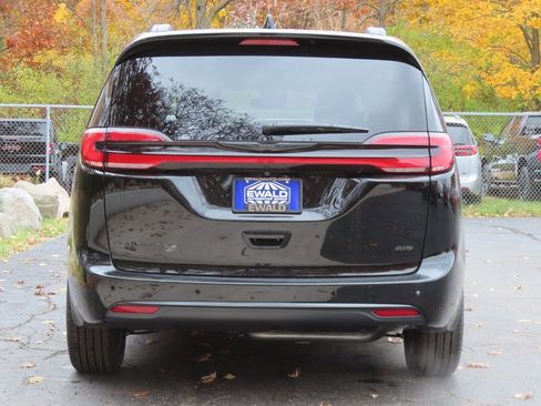 New 2026 Chrysler Pacifica Select w/ S Appearance Package AWD/4WD image 16