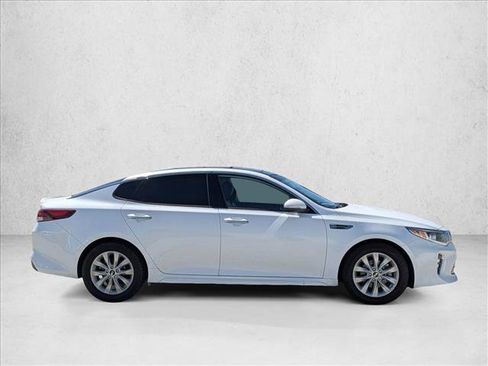 Used 2018 Kia Optima S w/ Panoramic Sunroof Package FWD image 4