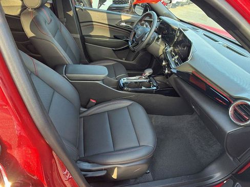 Used 2026 Chevrolet Trax RS w/ Sunroof Package FWD image 19