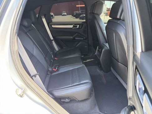 Used 2022 Porsche Cayenne S AWD/4WD image 14