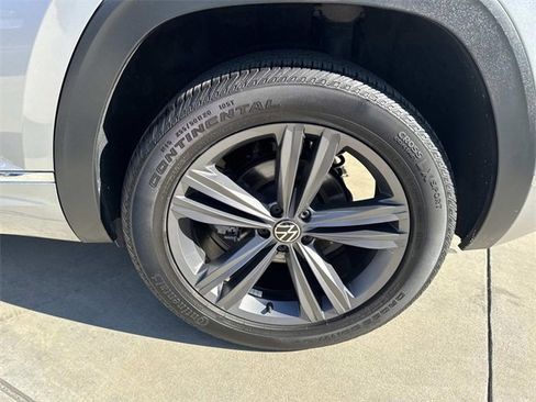 Certified 2022 Volkswagen Atlas Cross Sport SEL R-Line image 7