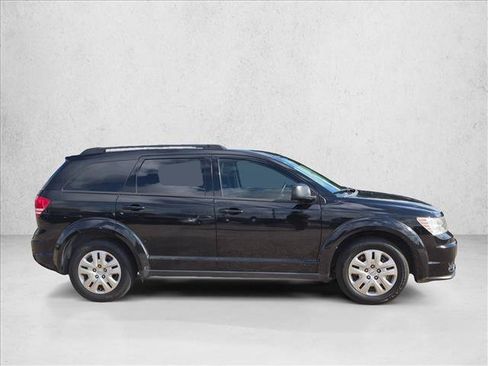 Used 2019 Dodge Journey SE FWD image 3